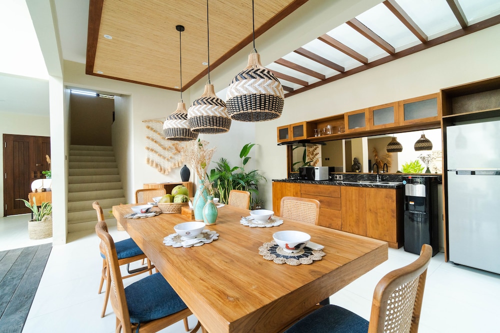 LAROSE VILLA 34/47