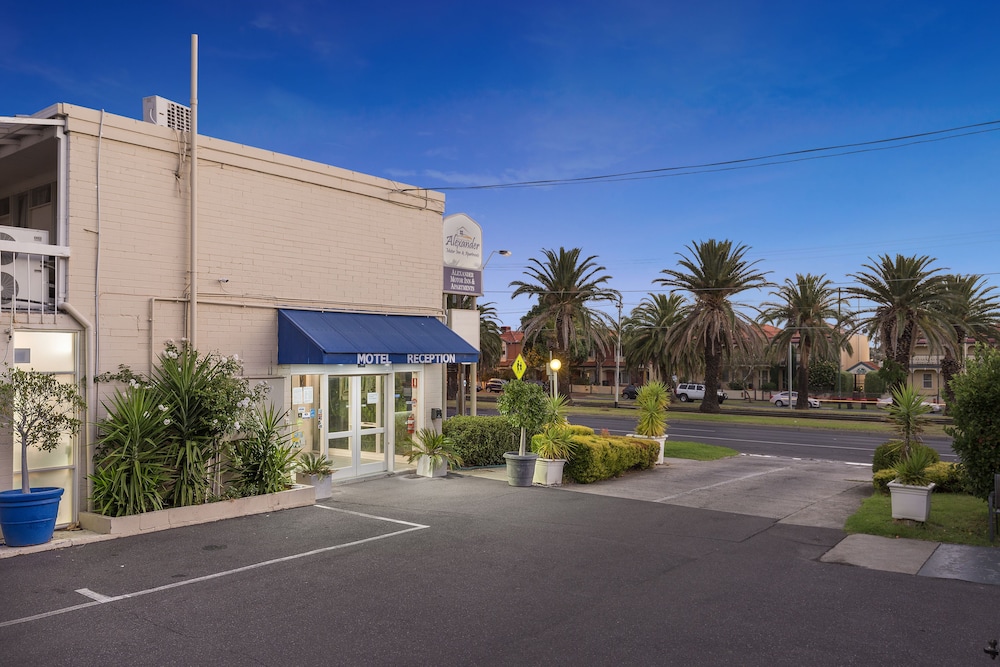 Alexander Motor Inn & Apartments 52/60