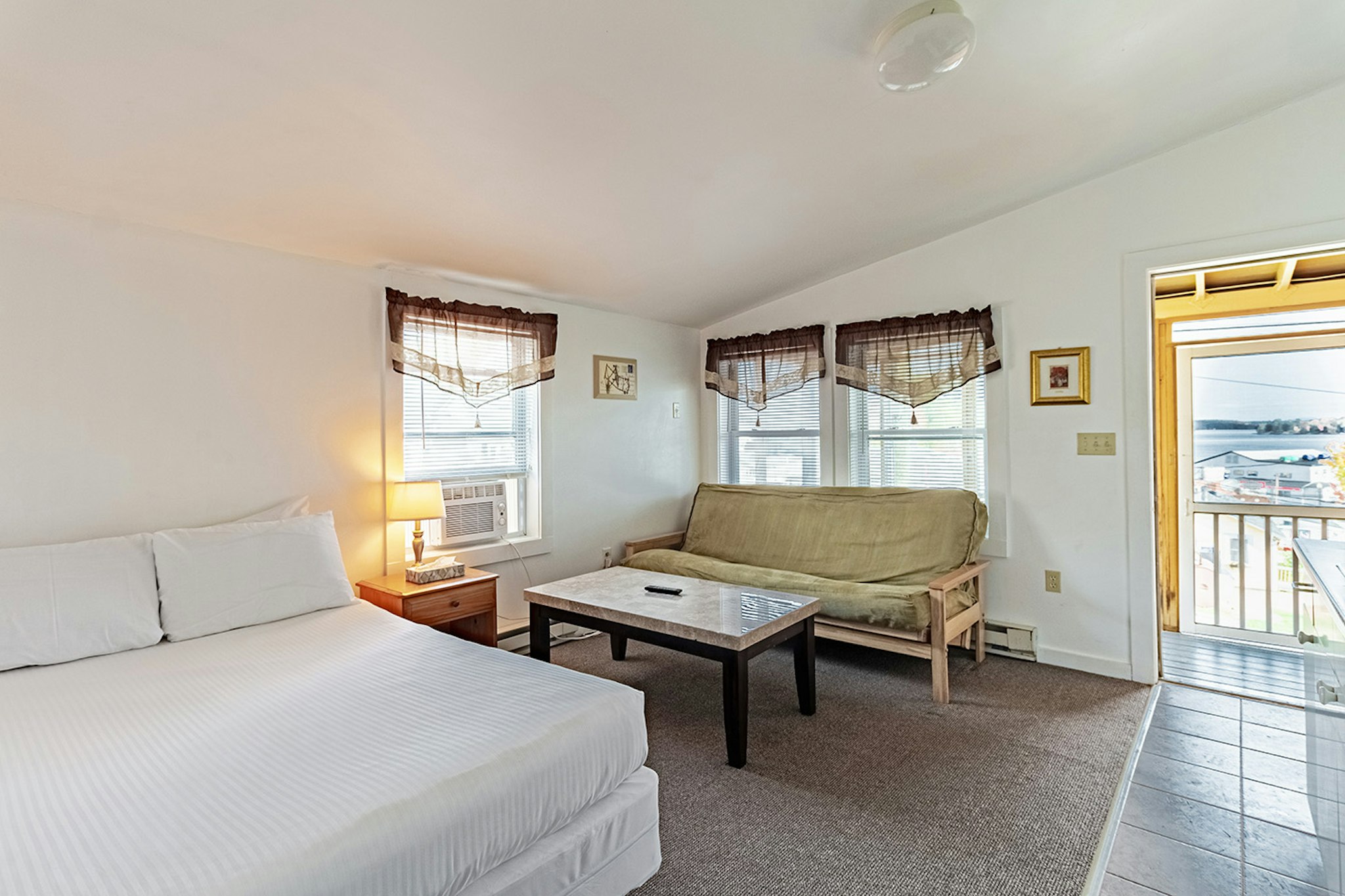Half Moon Motel And Cottages 20/50