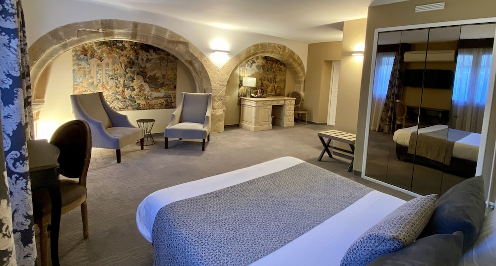 HOTEL DES AUGUSTINS 34/70