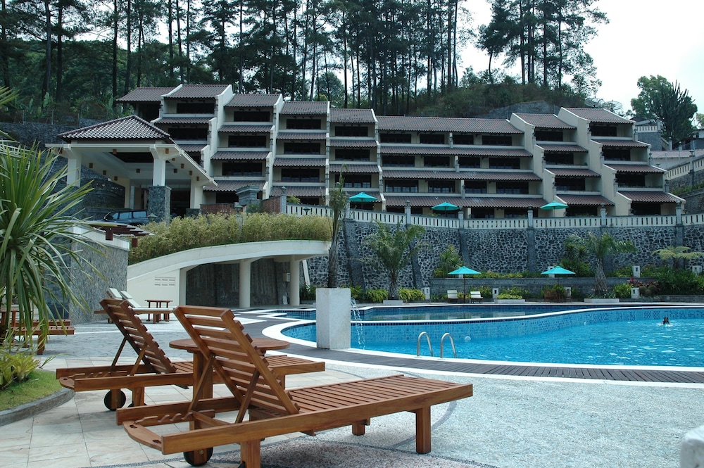 Pines Garden Resort 44/46