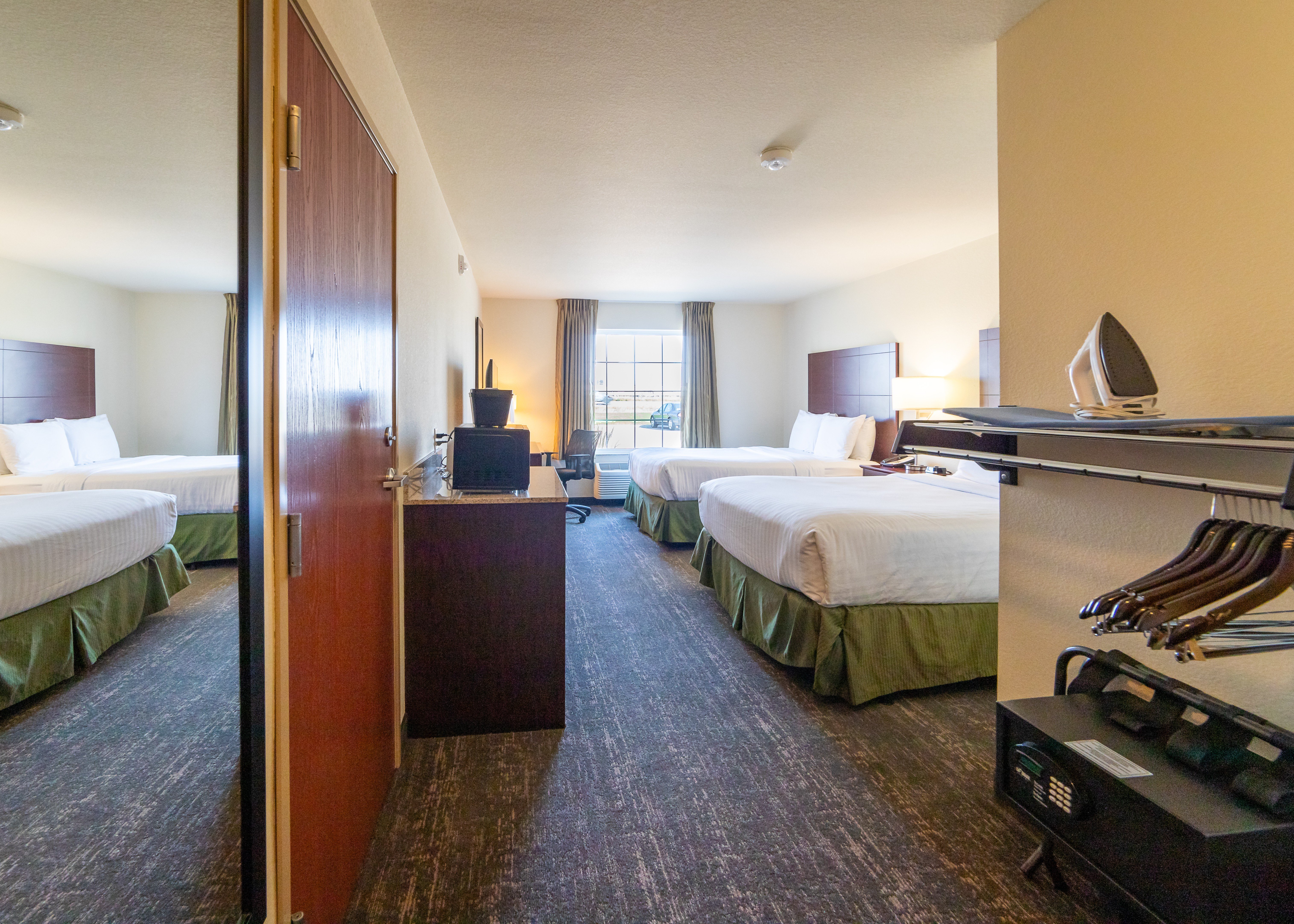 Cobblestone Inn Suites Eaton Co 27/72