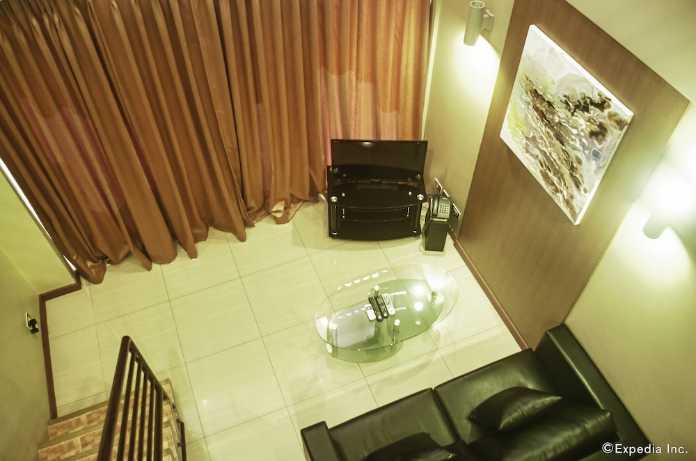 Uptown Condotel 42/73