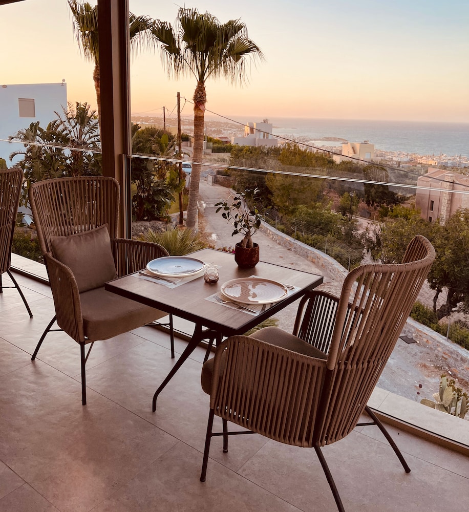 Creta Blue Boutique Hotel 38/48