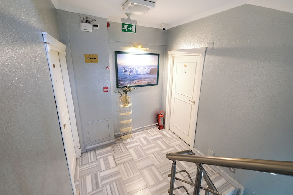 Loren Hotel Suites 5/50