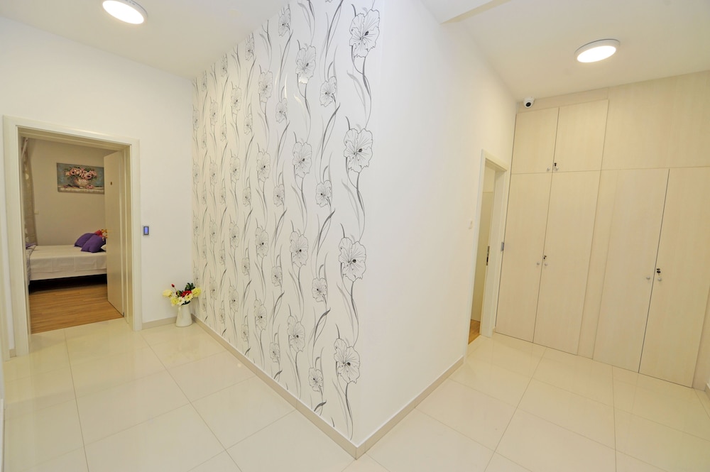 Nirvana Luxury Rooms 61/82