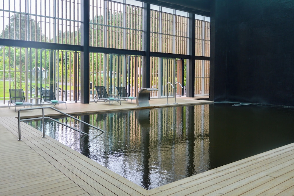 swimming pool spa