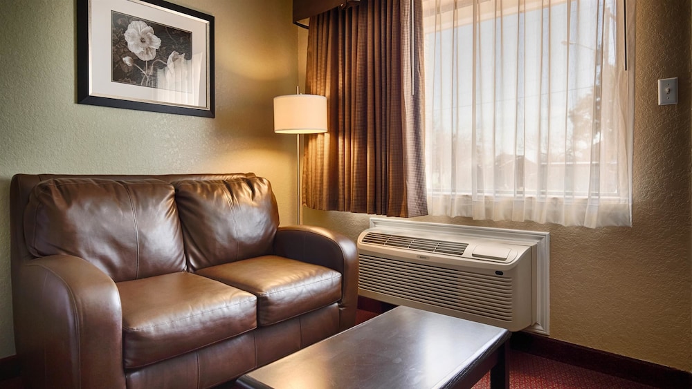 SureStay Hotel by Best Western Floresville 18/29