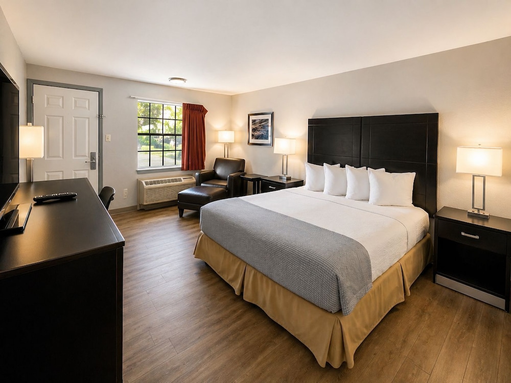 STANDARD, QUEEN BED