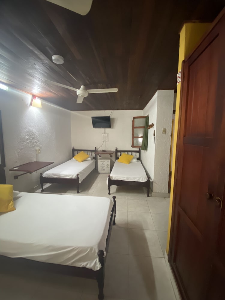 FAMILY, 1 DOUBLE AND 3 SINGLE BEDS