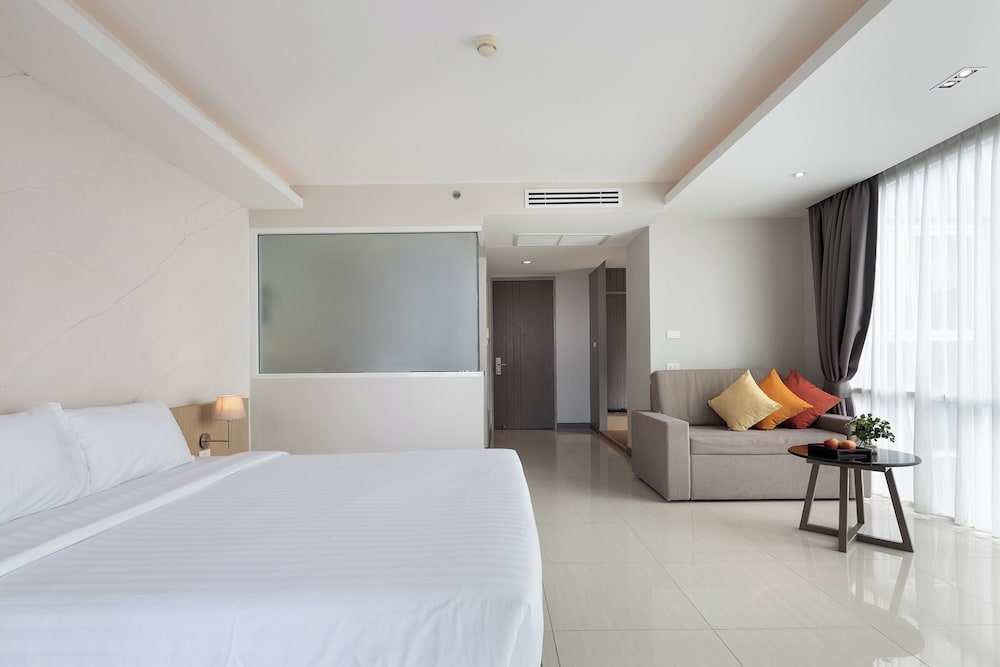 GRAND, DELUXE, SEA VIEW