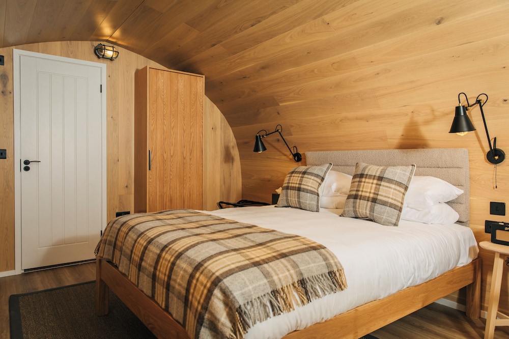 Bracken Hide Hotel 13/47