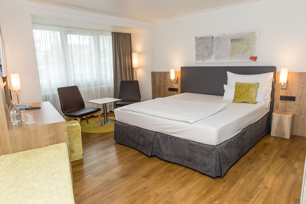 Deluxe, Single, King Bed
