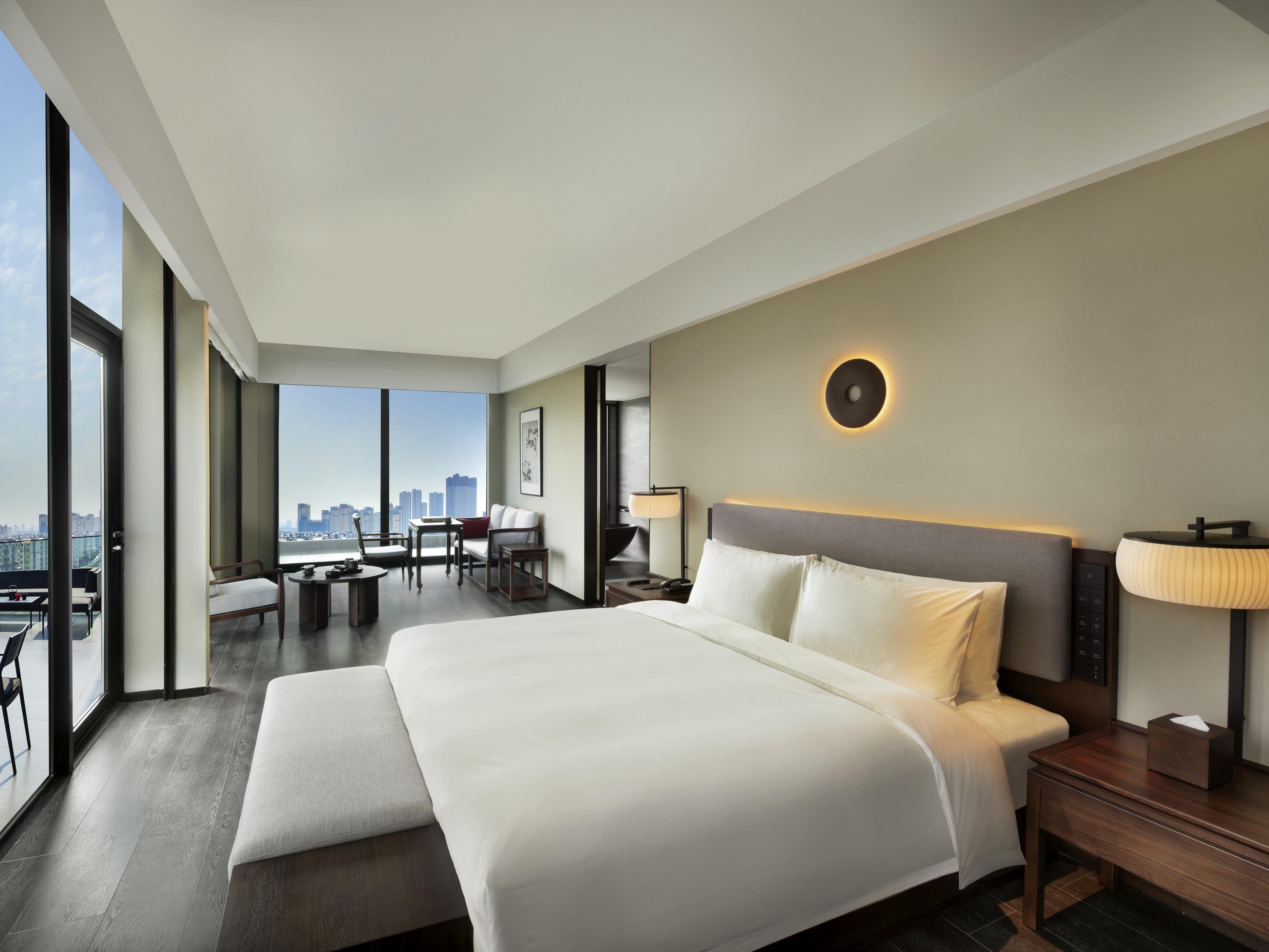 DELUXE, KING BED, CITY SIDE