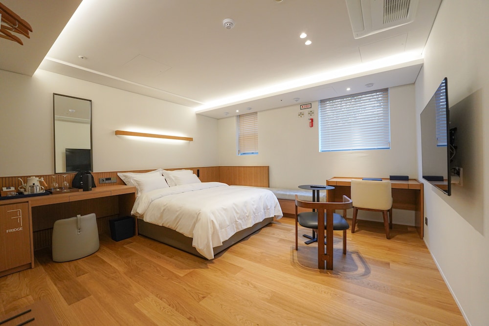 Hotel Ground 27 25/68