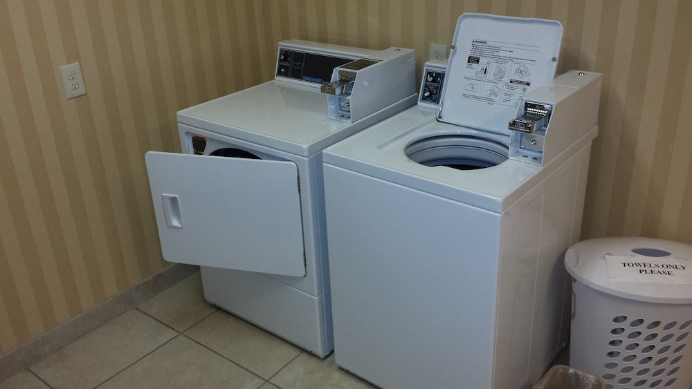 Cobblestone Inn & Suites -- Brillion, WI 21/40