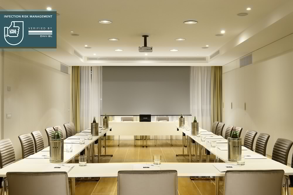 Unahotels Century Milan 47/50