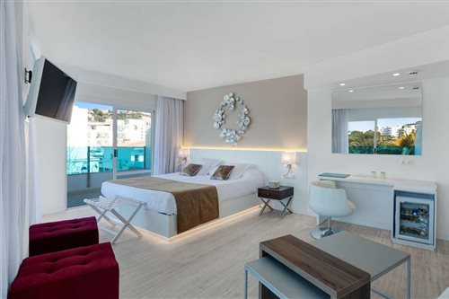 suite, balcony