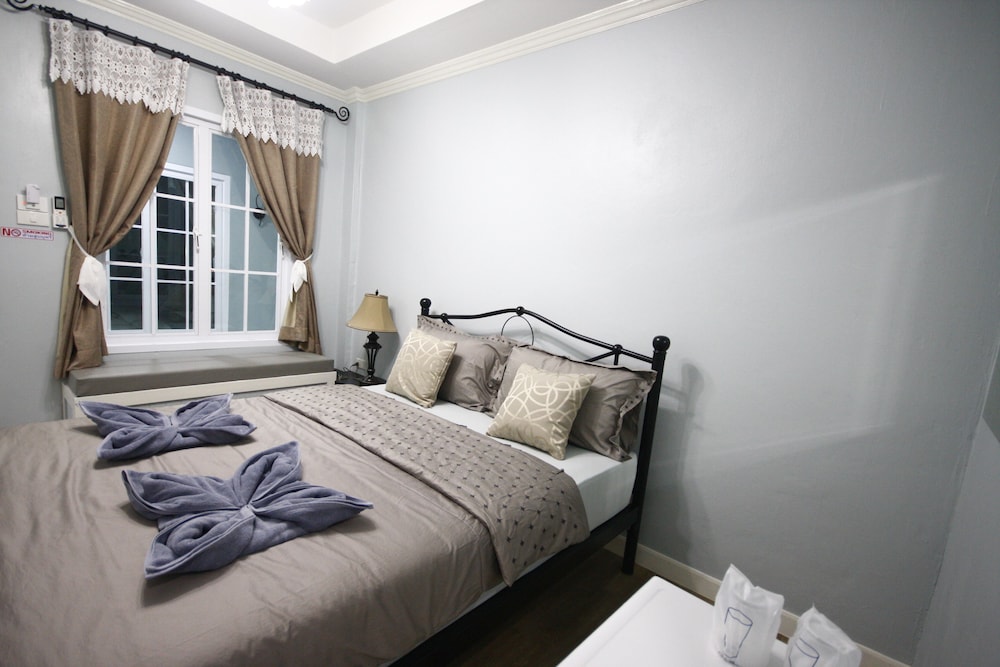 DELUXE, DOUBLE BED