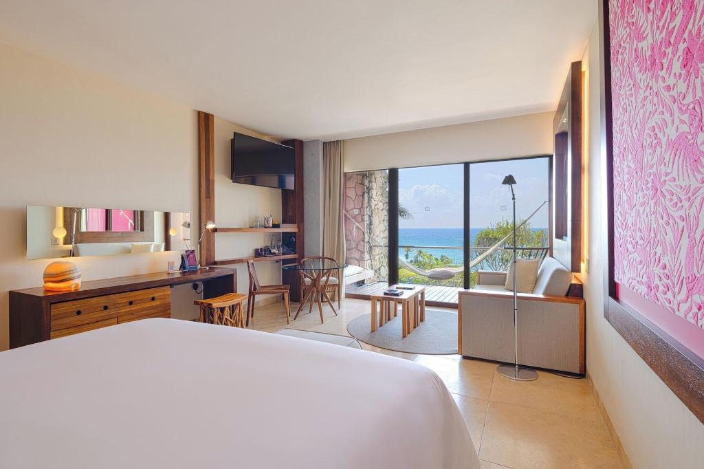 Suite, King Bed, Ocean Front