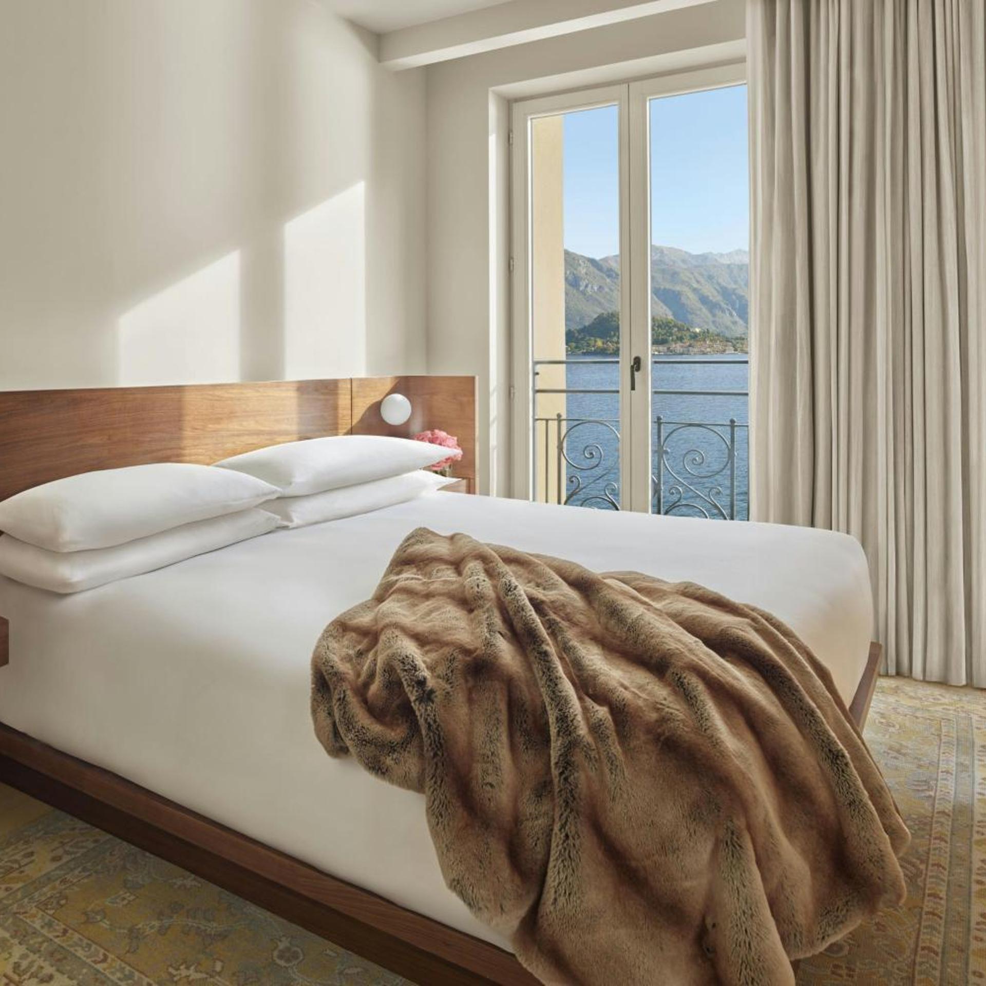 Loft, Suite, King Bed, Lake View, Balcony