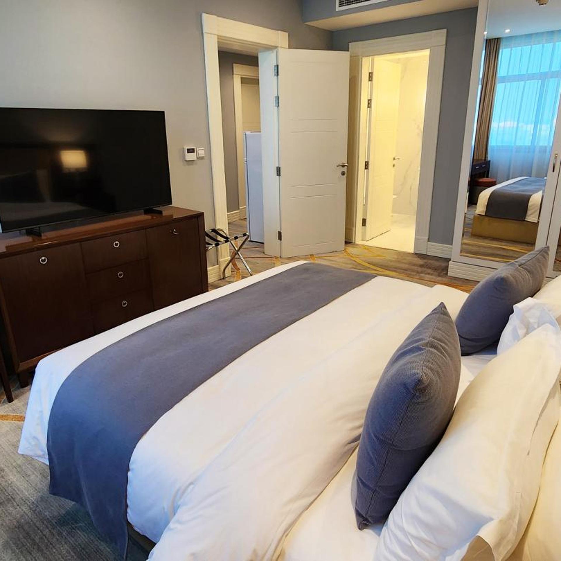 EXECUTIVE SUITE WITH MUSEUM VIEW