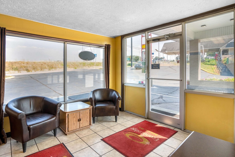 Econo Lodge near Missouri University of Science and Technology 13/20