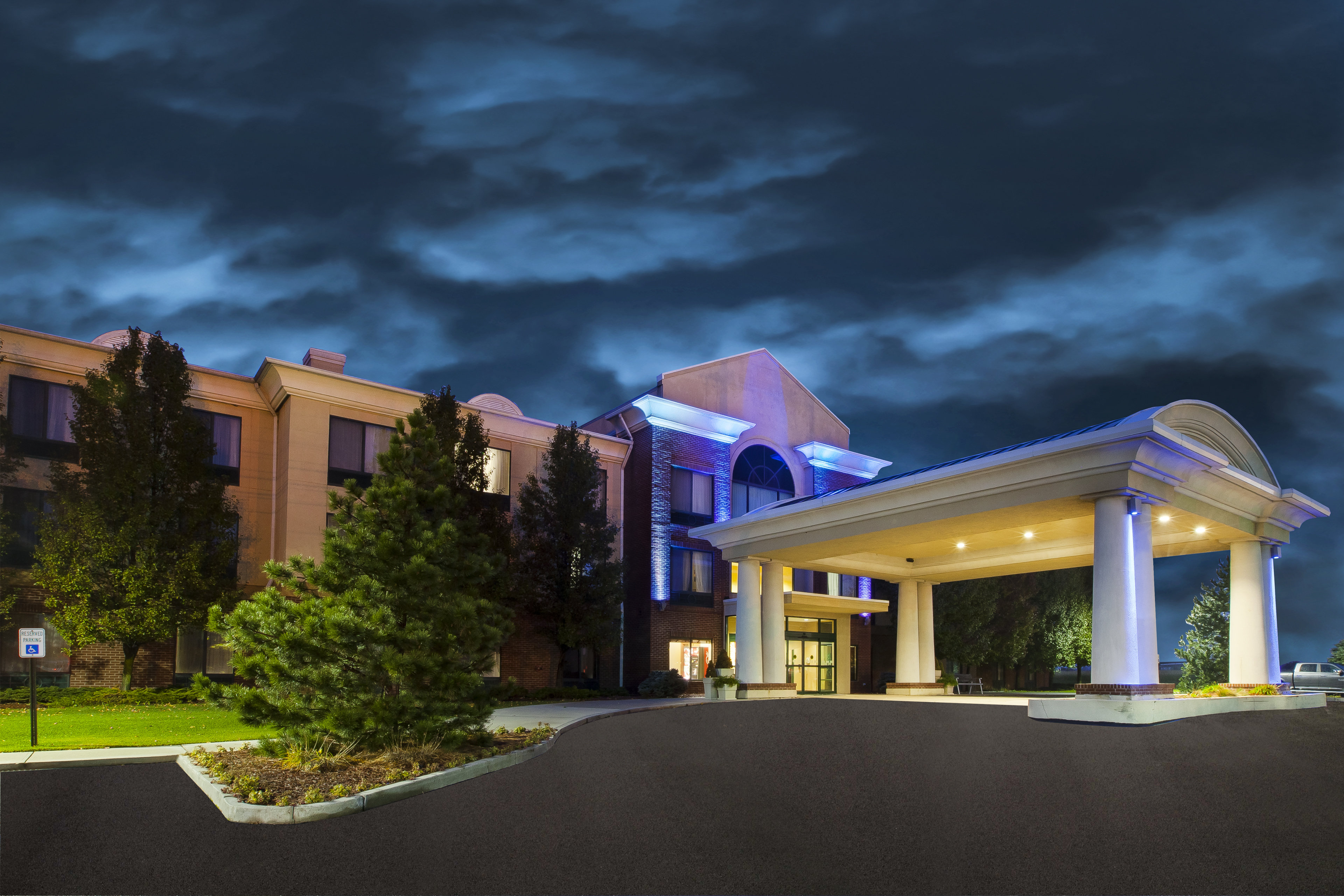 Holiday Inn Express & Suites Bryan - Montpelier 5/50