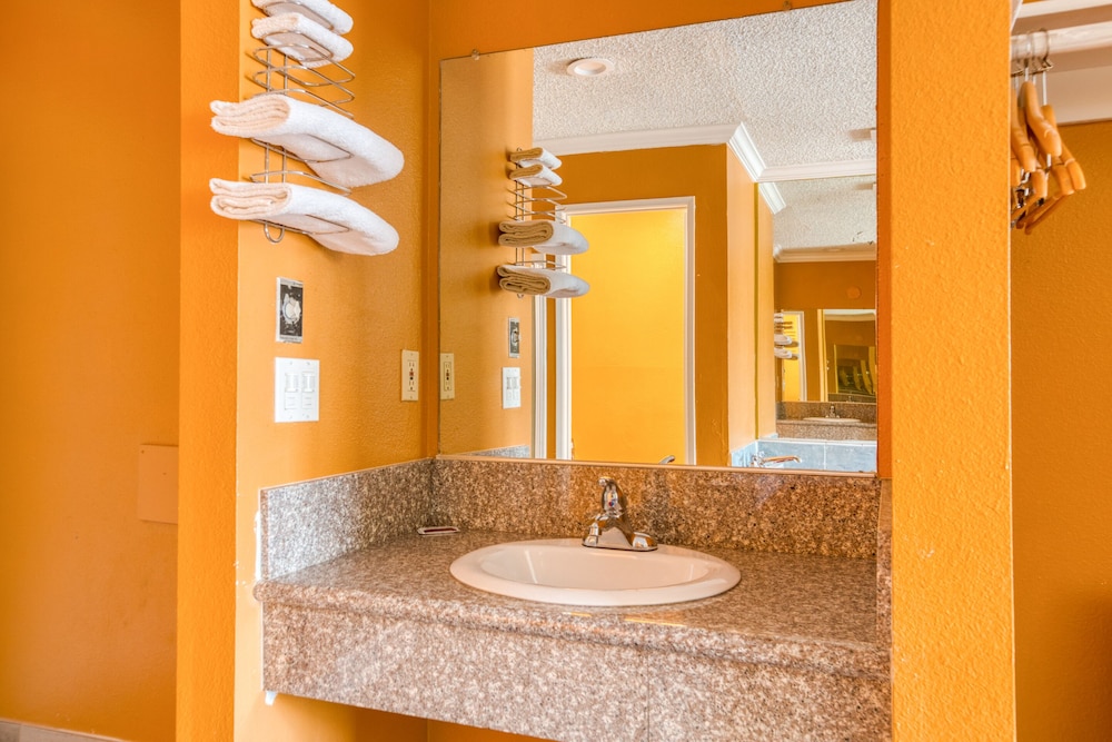 Heritage Inn And Suites 32/58