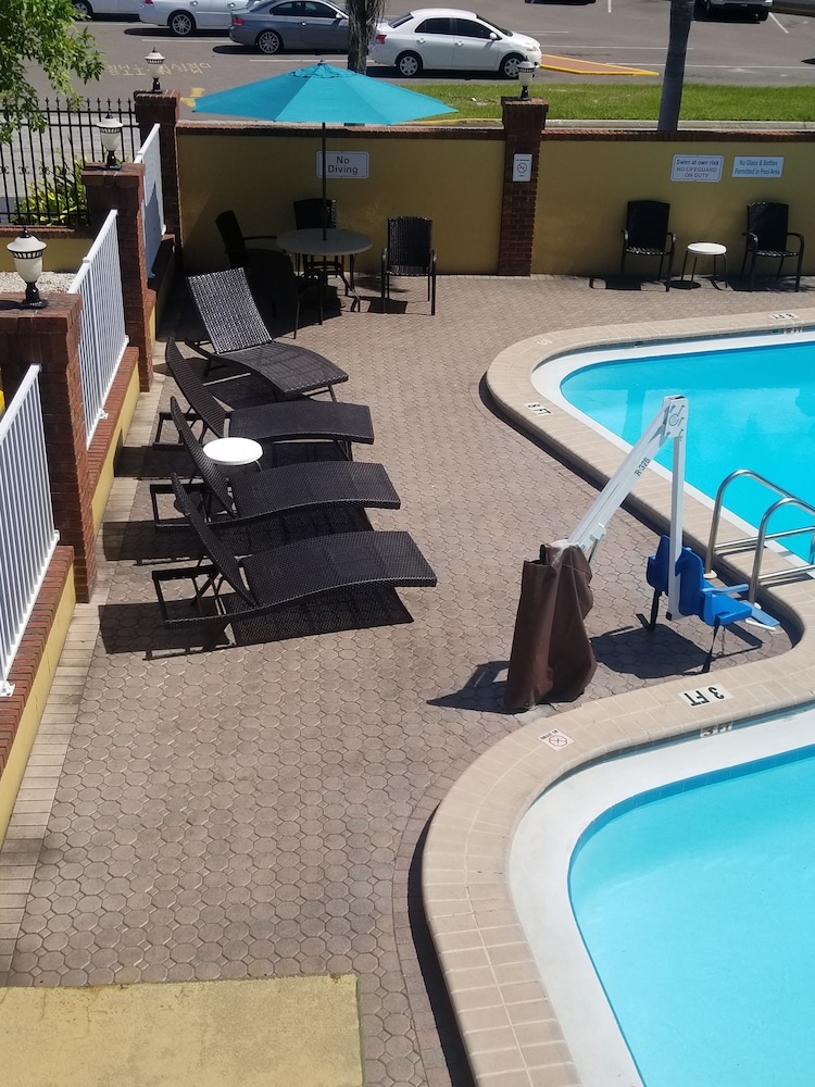 Quality Inn Tampa Airport - Cruise Port photo4