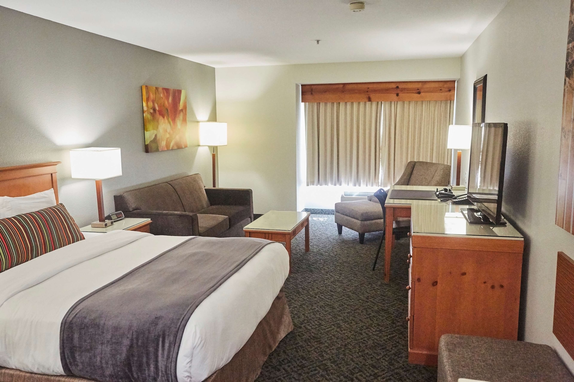 جناح بسرير كينج بغرفة نوم واحدة، Radisson Hotel Portland Airport 6/10