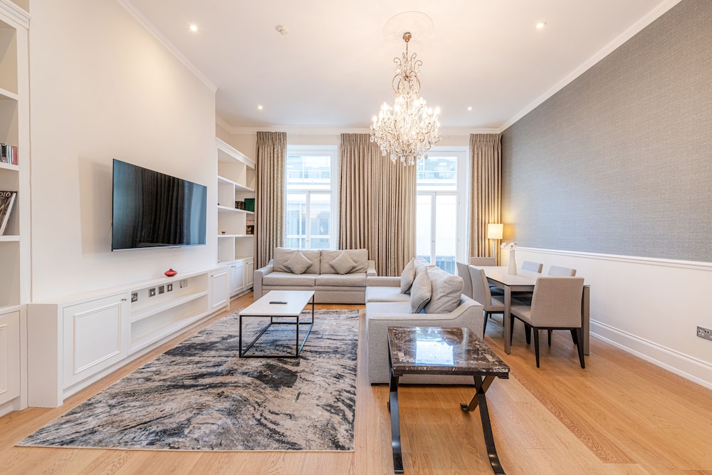 20 Hertford Street 32/50