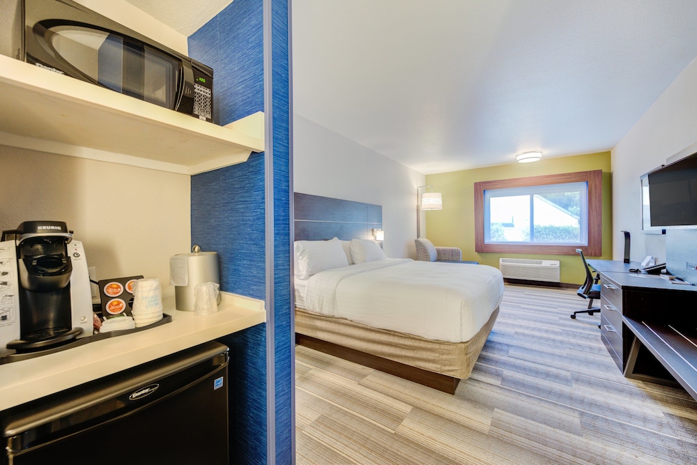 HOLIDAY INN EXPRESS NEWBERG - WINE COUNTRY 19/60