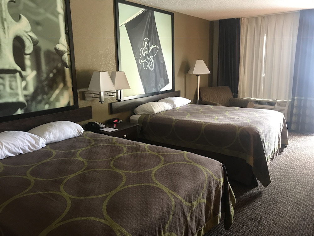 Super 8 by Wyndham Monroe 27/67