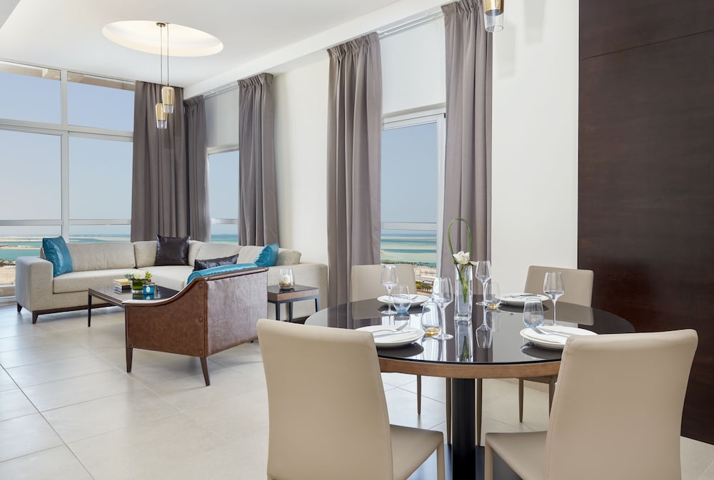 Staybridge Suites Doha Lusail 43/56
