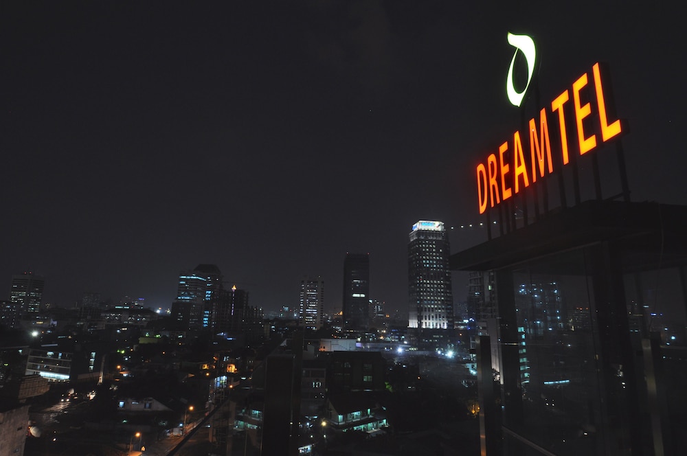 Dreamtel Jakarta 61/68