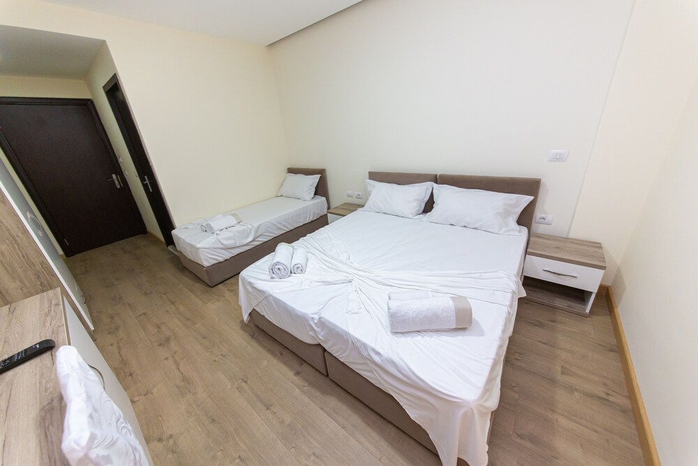 Esal Hotel 16/39