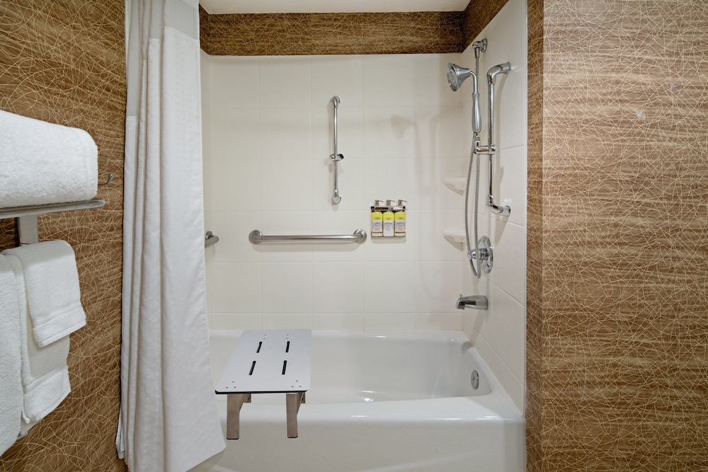Holiday Inn Express Port Hueneme 6/38