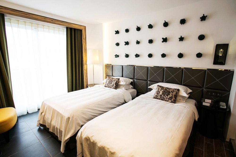 Chateau Beach Resort 37/78