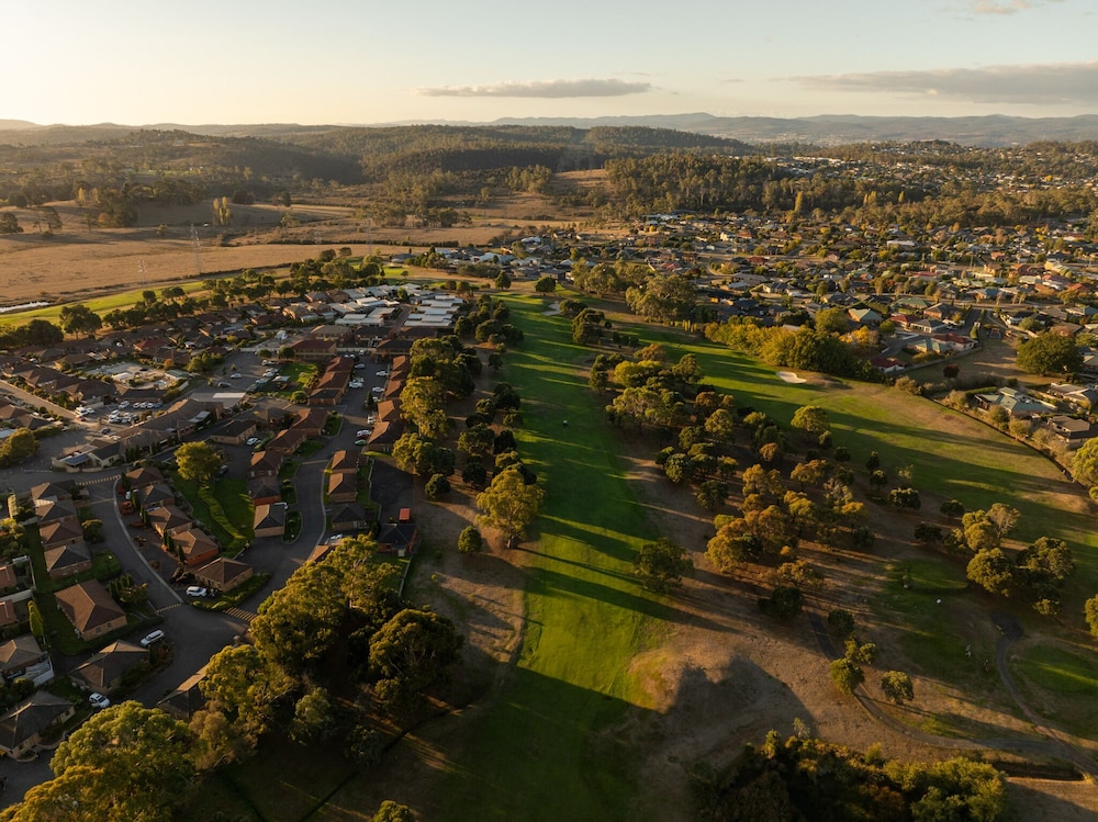 Country Club Villas 66/69