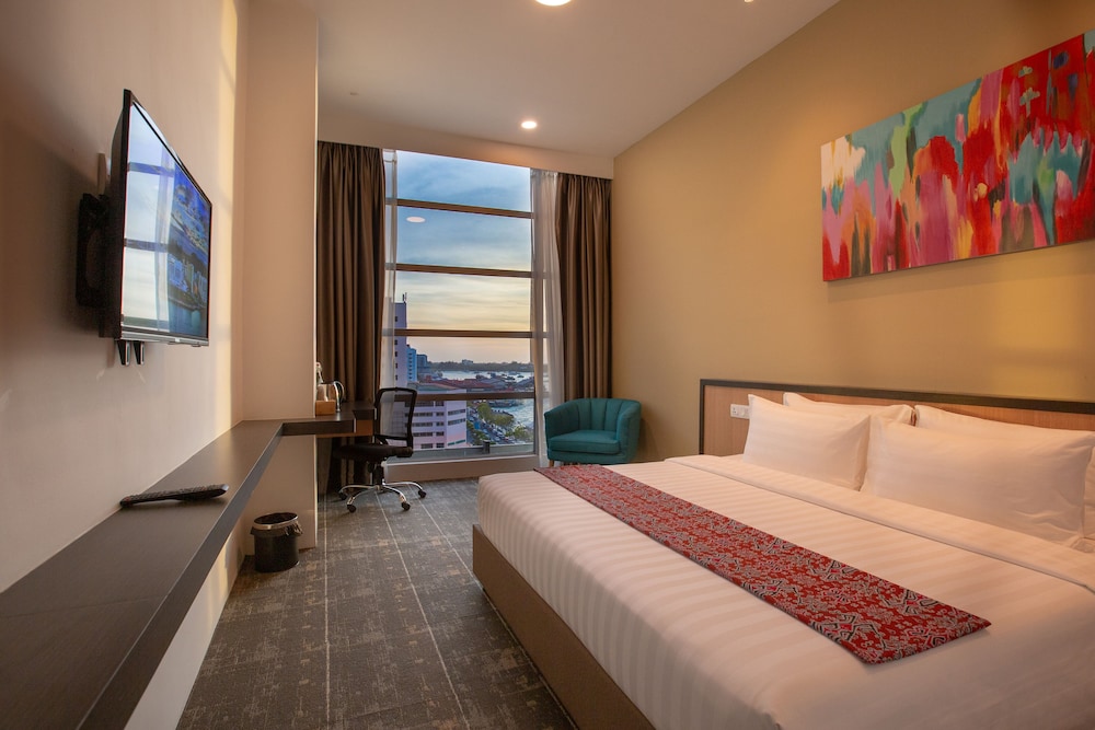 HOTEL 7 SURIA 10/40