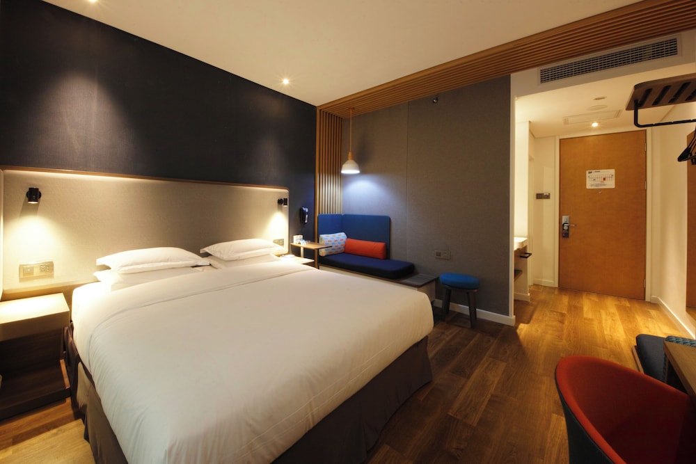 Standard, Queen Bed, Accessible