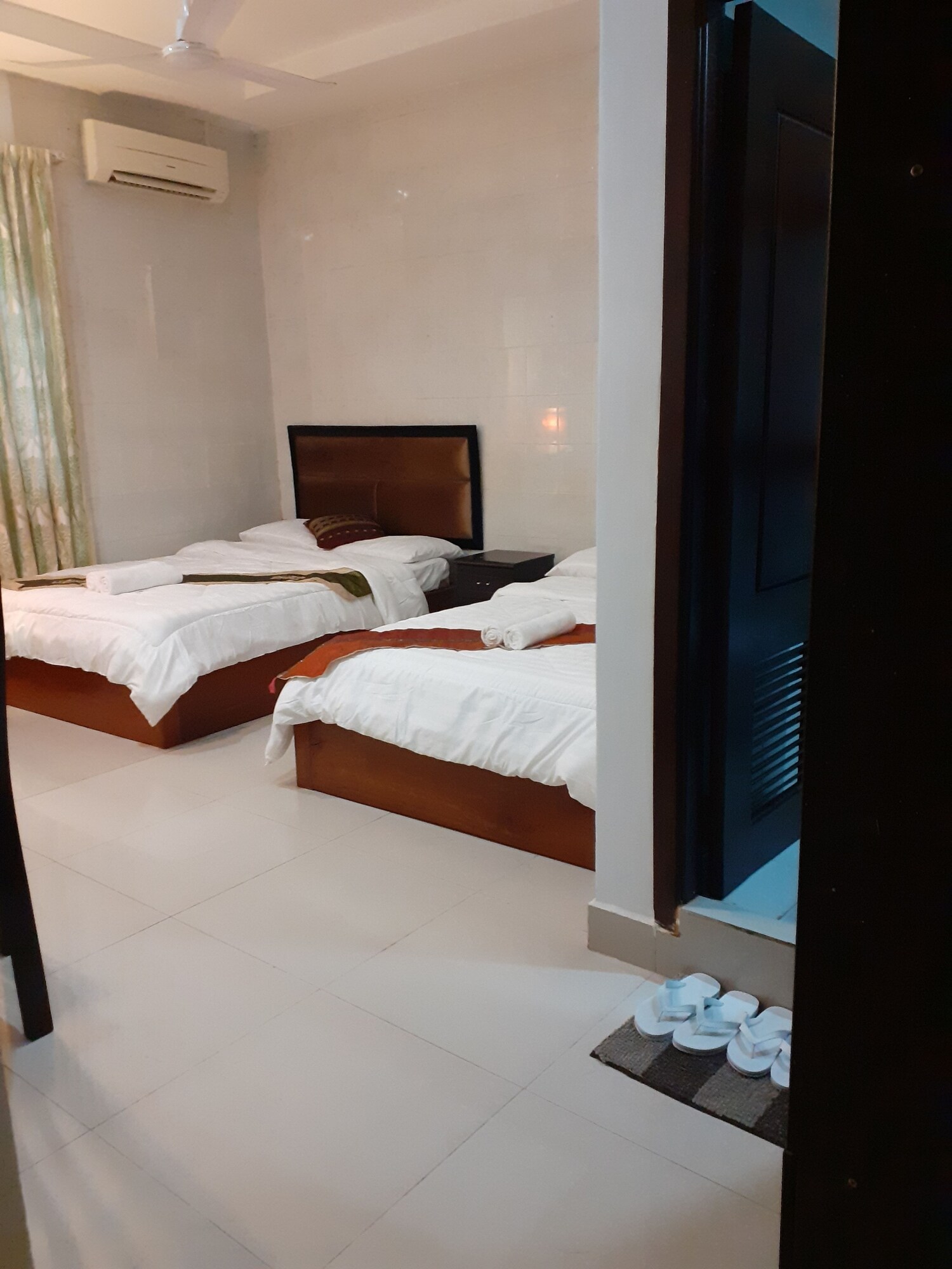 STANDARD, TWIN BEDS, NO WINDOW