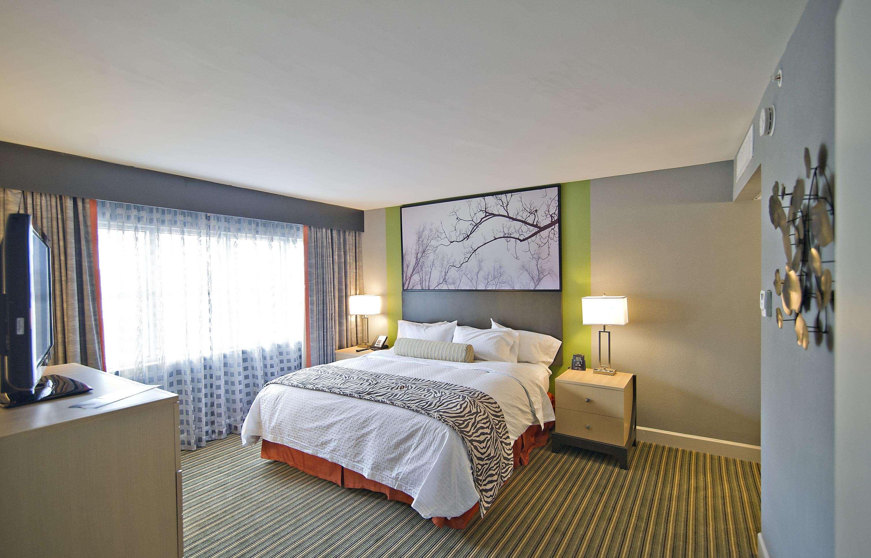 1 BEDROOM, SUITE, KING BED, ACCESSIBLE