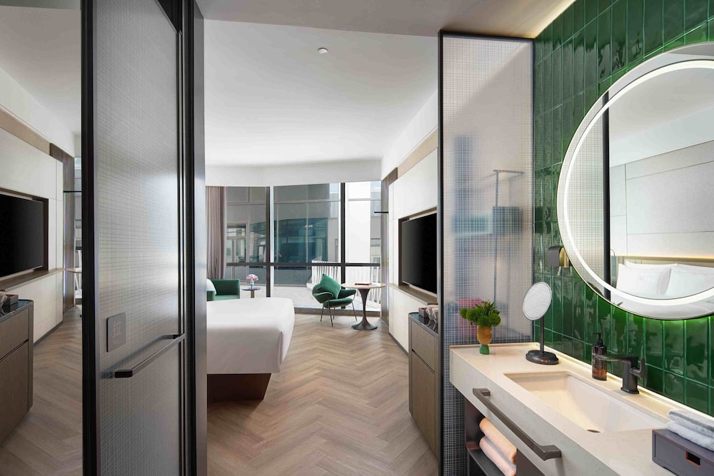 UrCove by HYATT Shanghai West Riverside 37/42