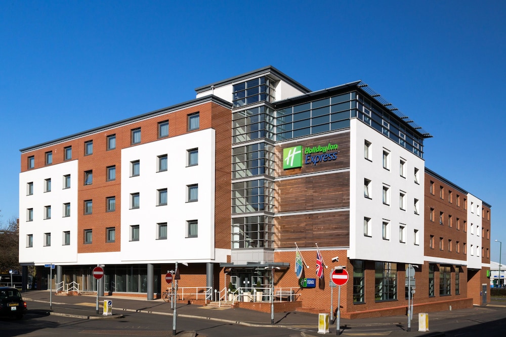 HOLIDAY INN EXPRESS HARLOW 1/74