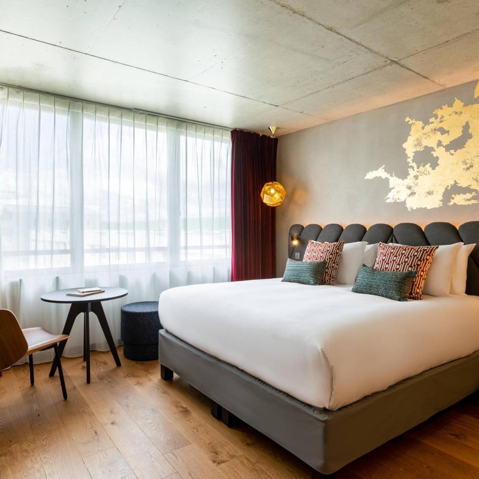 La Muse, Queen Bed