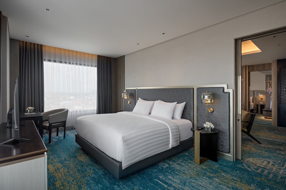Mercure Madiun 12/41
