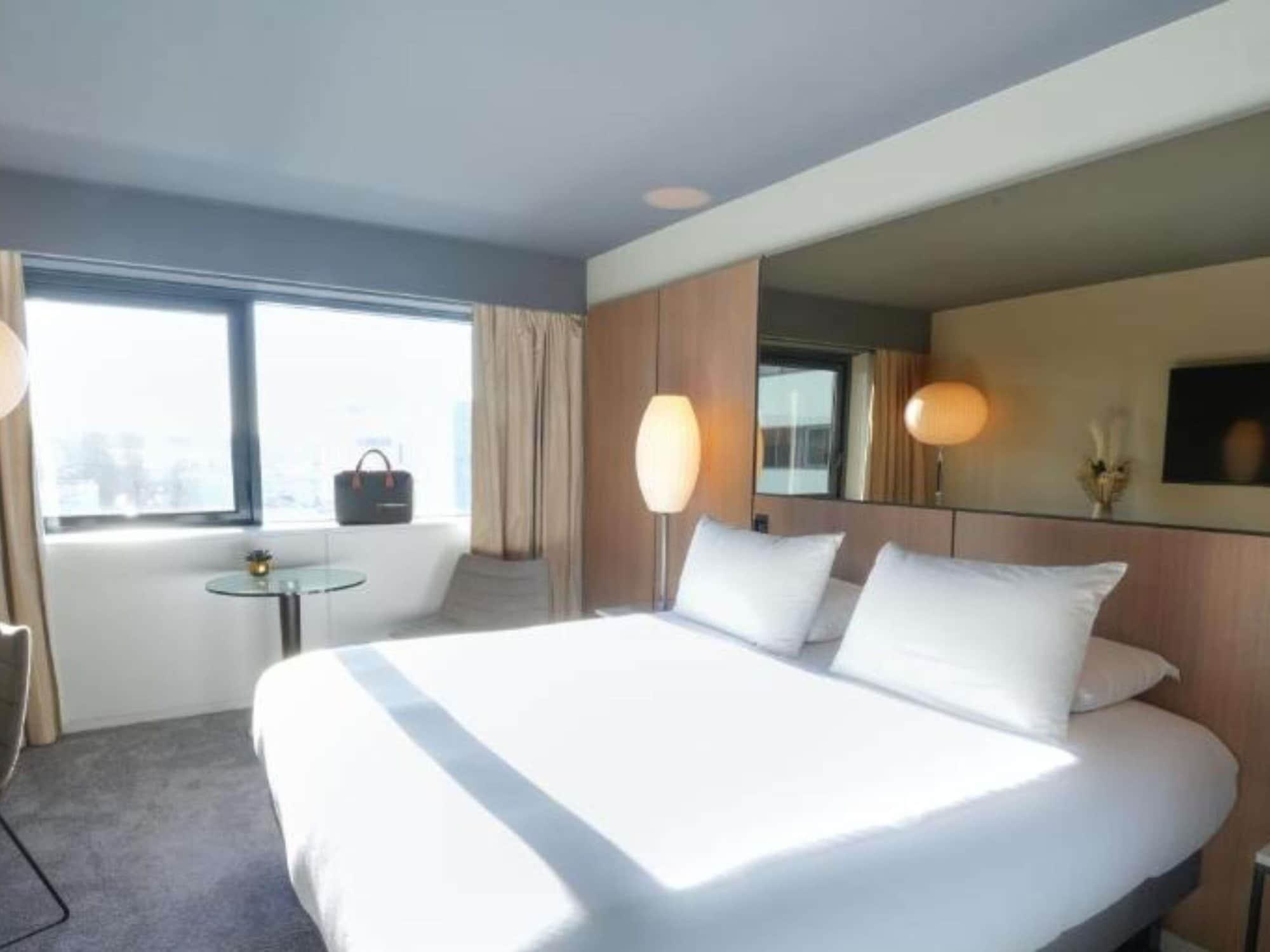 Connecting, Family, Multiple Beds