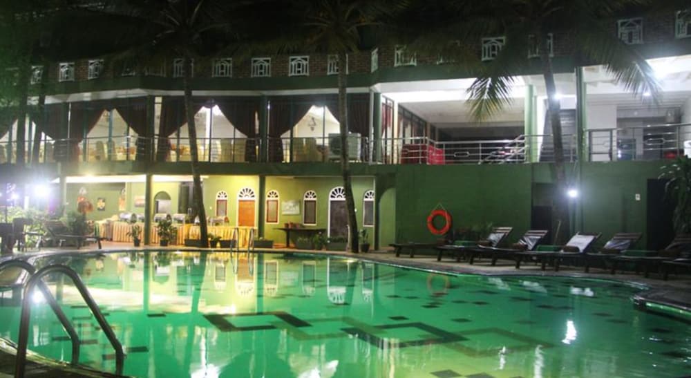 Eden Garden Hotel 2/18
